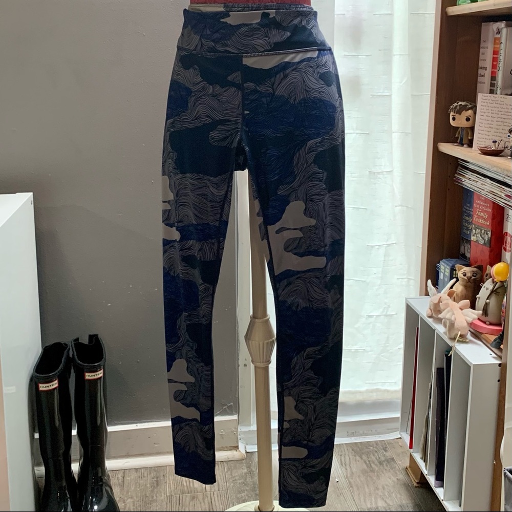 EUC JOYLAB BLUE CAMO LEGGINGS - XXL